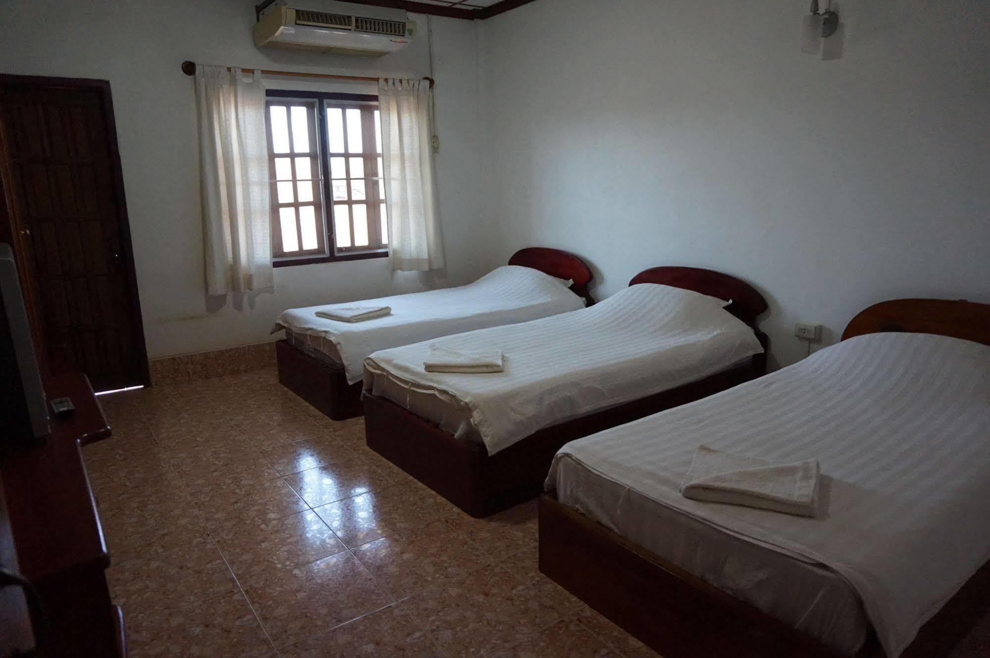 Phaythavone Hotel Paksze Kültér fotó