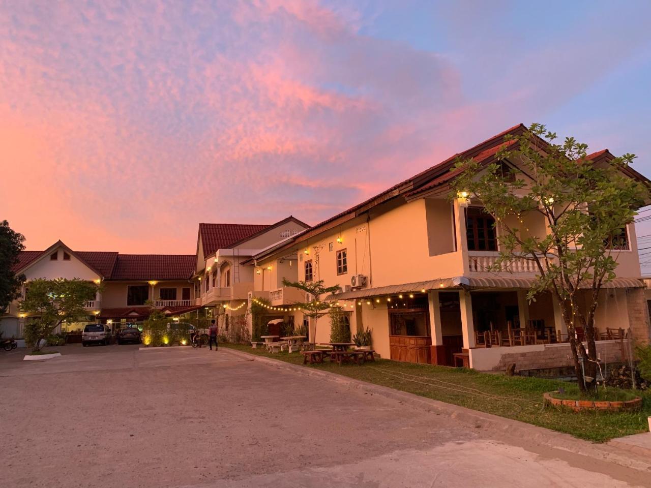 Phaythavone Hotel Paksze Kültér fotó